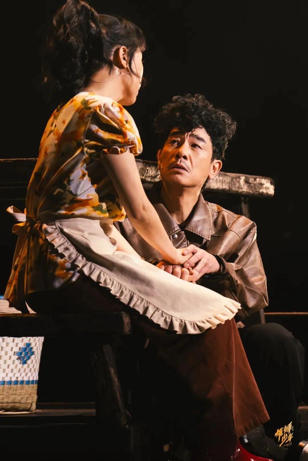 从广东到上海陈小春演绎“咸鱼强”音乐剧《雄狮少年》热血归来(图4)