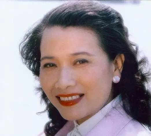 曾名气不输李谷一被称为流行音乐的鼻祖如今为纪念亡夫出专辑！(图4)
