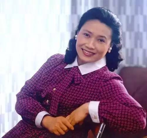 曾名气不输李谷一被称为流行音乐的鼻祖如今为纪念亡夫出专辑！(图10)