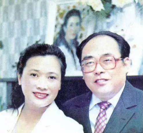 曾名气不输李谷一被称为流行音乐的鼻祖如今为纪念亡夫出专辑！(图12)