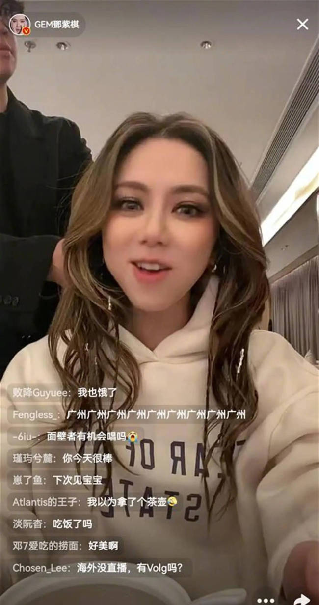 九游娱乐：邓紫棋已写完首部小说《启示路》 称今年会发行(图2)