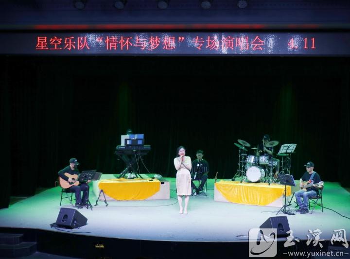 九游娱乐：岁月带不走音乐与梦想的交响(图2)