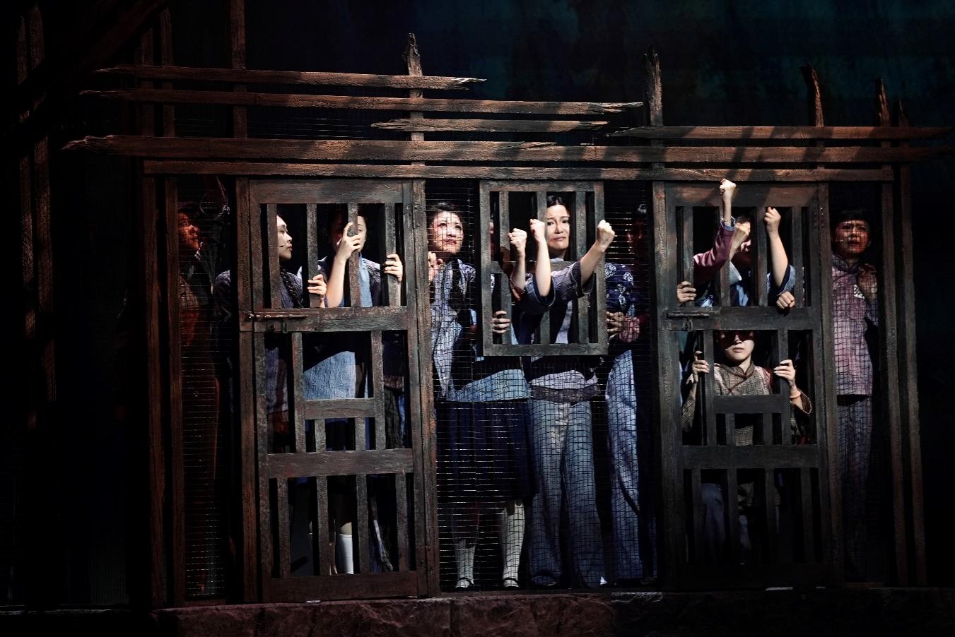话剧《红岩》首演 重温红岩精神传承信仰力量(图2)