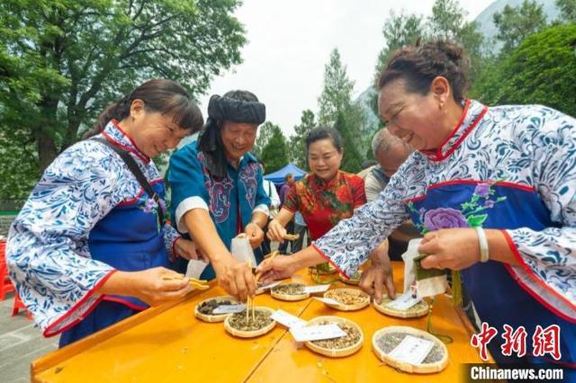 屈原故里：农民诗人“大端午”诗祭屈原(图3)