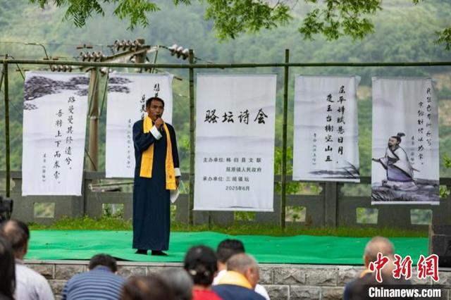 屈原故里：农民诗人“大端午”诗祭屈原(图2)