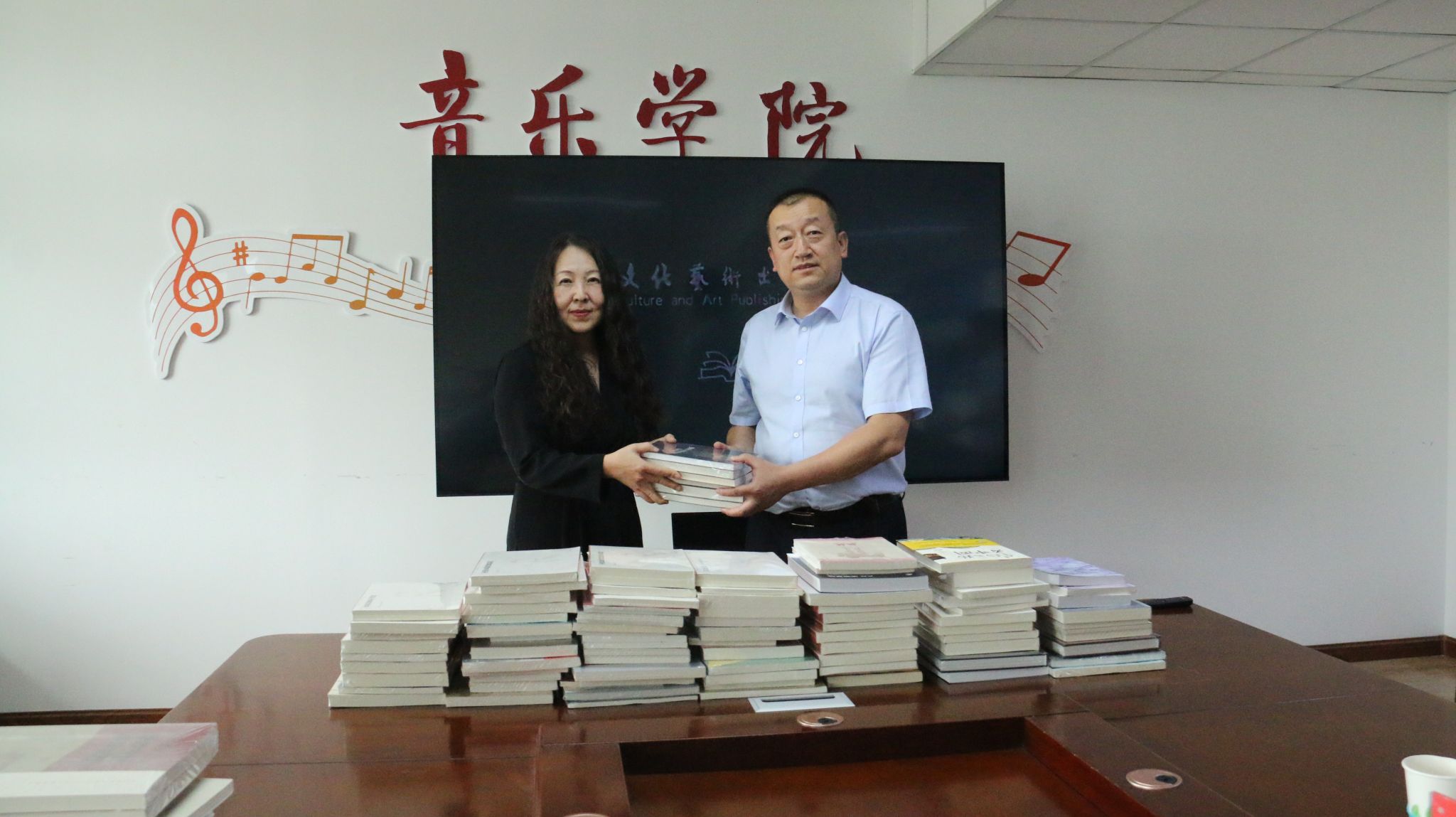 文化艺术出版社一行来我校音乐学院座谈交流(图2)