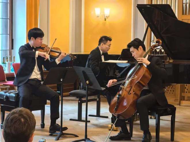 中国艺术歌曲唱响“巴赫之城”莱比锡 廖昌永携上音师生续写音乐双城记忆(图3)