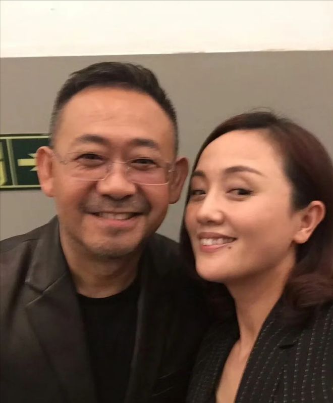 朱媛媛原生家庭被扒！全家福曝光太催泪妈妈姐姐太美哥哥很优秀(图1)